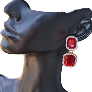 ❤️ Bold Vintage Ruby Red Emerald Cut Rhinestone Drop Earrings Gold Tone